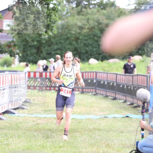 21.06.2026 - 29. Vierlanden-Triathlon Andreas Tolksdorf http://msf.ph/oto/9890411 21.06.2026 13:00:48 Ziel 241, 241 meine-sportfotos.de