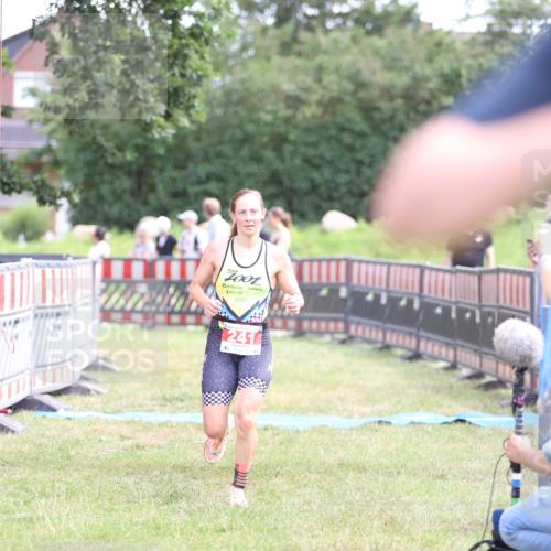 21.06.2026 - 29. Vierlanden-Triathlon Andreas Tolksdorf http://msf.ph/oto/9890412 21.06.2026 13:00:48 Ziel 241, 241 meine-sportfotos.de