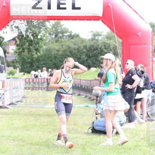 21.06.2026 - 29. Vierlanden-Triathlon Andreas Tolksdorf http://msf.ph/oto/9890419 21.06.2026 13:00:53 Ziel  meine-sportfotos.de