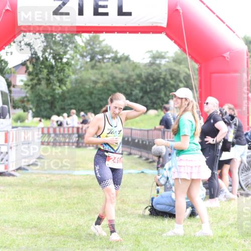 21.06.2026 - 29. Vierlanden-Triathlon Andreas Tolksdorf http://msf.ph/oto/9890420 21.06.2026 13:00:53 Ziel  meine-sportfotos.de
