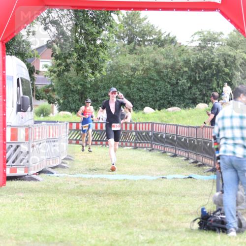21.06.2026 - 29. Vierlanden-Triathlon Andreas Tolksdorf http://msf.ph/oto/9890426 21.06.2026 13:01:16 Ziel 10, 961, 10, 961 meine-sportfotos.de