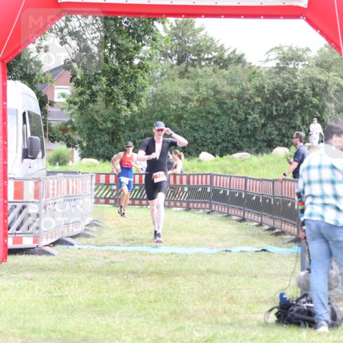 21.06.2026 - 29. Vierlanden-Triathlon Andreas Tolksdorf http://msf.ph/oto/9890432 21.06.2026 13:01:16 Ziel 10, 961, 10, 961 meine-sportfotos.de