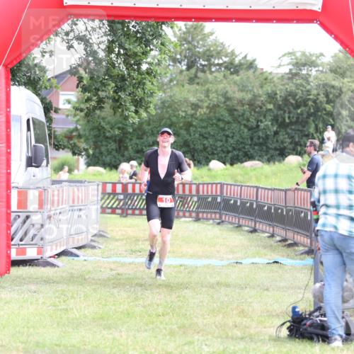 21.06.2026 - 29. Vierlanden-Triathlon Andreas Tolksdorf http://msf.ph/oto/9890435 21.06.2026 13:01:17 Ziel 10, 934, 961, 10, 934, 961 meine-sportfotos.de