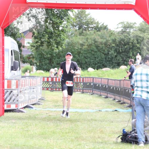 21.06.2026 - 29. Vierlanden-Triathlon Andreas Tolksdorf http://msf.ph/oto/9890436 21.06.2026 13:01:17 Ziel 10, 934, 961, 10, 934, 961 meine-sportfotos.de
