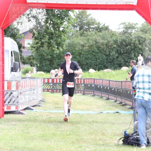21.06.2026 - 29. Vierlanden-Triathlon Andreas Tolksdorf http://msf.ph/oto/9890438 21.06.2026 13:01:17 Ziel 10, 934, 961, 10, 934, 961 meine-sportfotos.de