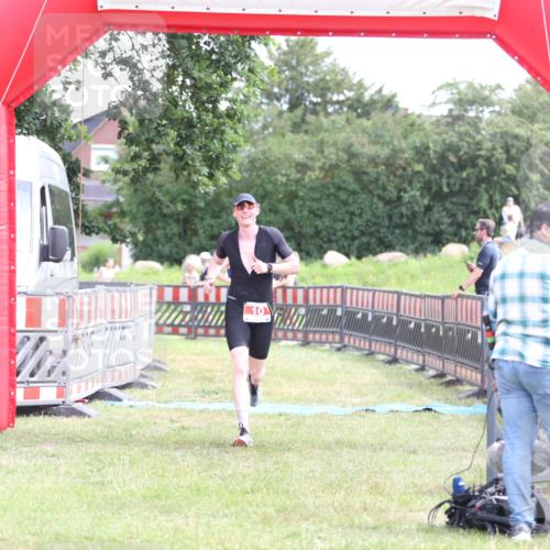 21.06.2026 - 29. Vierlanden-Triathlon Andreas Tolksdorf http://msf.ph/oto/9890439 21.06.2026 13:01:17 Ziel 10, 934, 961, 10, 934, 961 meine-sportfotos.de