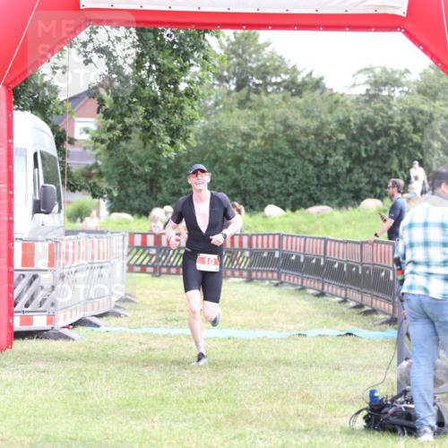 21.06.2026 - 29. Vierlanden-Triathlon Andreas Tolksdorf http://msf.ph/oto/9890441 21.06.2026 13:01:17 Ziel 10, 934, 961, 10, 934, 961 meine-sportfotos.de