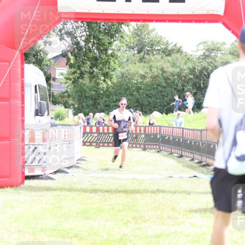 21.06.2026 - 29. Vierlanden-Triathlon Andreas Tolksdorf http://msf.ph/oto/9890466 21.06.2026 13:02:19 Ziel 174, 174 meine-sportfotos.de