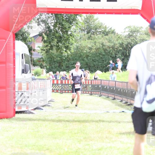 21.06.2026 - 29. Vierlanden-Triathlon Andreas Tolksdorf http://msf.ph/oto/9890467 21.06.2026 13:02:19 Ziel 174, 174 meine-sportfotos.de