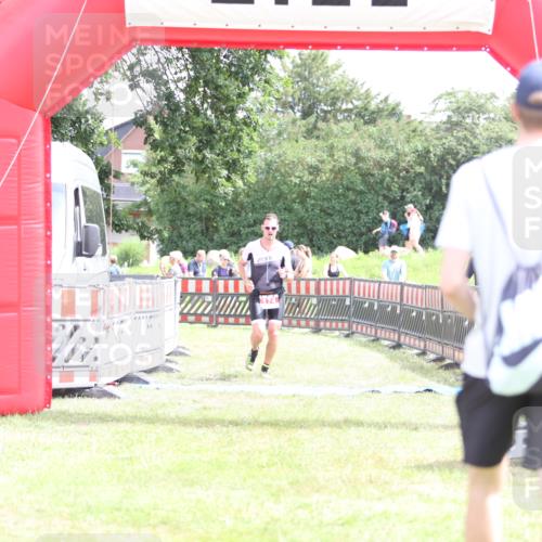 21.06.2026 - 29. Vierlanden-Triathlon Andreas Tolksdorf http://msf.ph/oto/9890468 21.06.2026 13:02:19 Ziel 174, 174 meine-sportfotos.de