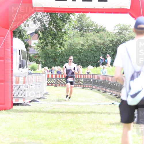 21.06.2026 - 29. Vierlanden-Triathlon Andreas Tolksdorf http://msf.ph/oto/9890469 21.06.2026 13:02:19 Ziel 174, 174 meine-sportfotos.de