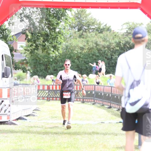 21.06.2026 - 29. Vierlanden-Triathlon Andreas Tolksdorf http://msf.ph/oto/9890470 21.06.2026 13:02:20 Ziel 174, 174 meine-sportfotos.de