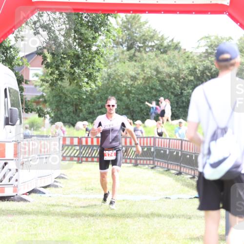 21.06.2026 - 29. Vierlanden-Triathlon Andreas Tolksdorf http://msf.ph/oto/9890471 21.06.2026 13:02:20 Ziel 174, 174 meine-sportfotos.de