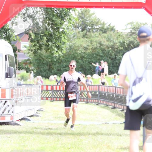 21.06.2026 - 29. Vierlanden-Triathlon Andreas Tolksdorf http://msf.ph/oto/9890473 21.06.2026 13:02:20 Ziel 174, 174 meine-sportfotos.de