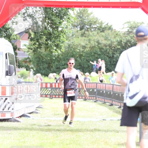 21.06.2026 - 29. Vierlanden-Triathlon Andreas Tolksdorf http://msf.ph/oto/9890474 21.06.2026 13:02:20 Ziel 174, 174 meine-sportfotos.de