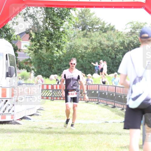 21.06.2026 - 29. Vierlanden-Triathlon Andreas Tolksdorf http://msf.ph/oto/9890475 21.06.2026 13:02:20 Ziel 174, 174 meine-sportfotos.de