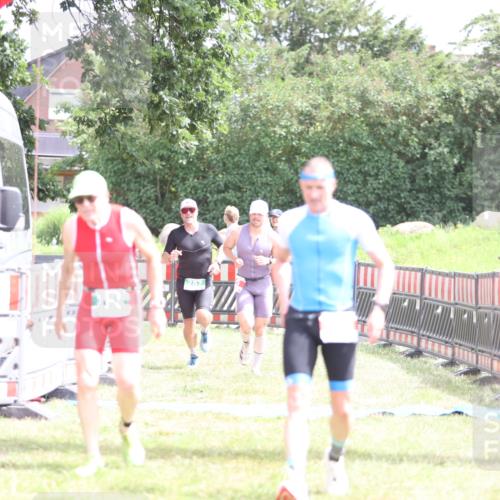 21.06.2026 - 29. Vierlanden-Triathlon Andreas Tolksdorf http://msf.ph/oto/9890496 21.06.2026 13:02:36 Ziel 35, 141, 757, 762, 35, 141, 757, 762 meine-sportfotos.de