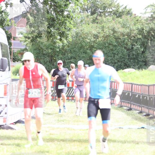 21.06.2026 - 29. Vierlanden-Triathlon Andreas Tolksdorf http://msf.ph/oto/9890497 21.06.2026 13:02:36 Ziel 35, 141, 757, 762, 35, 141, 757, 762 meine-sportfotos.de