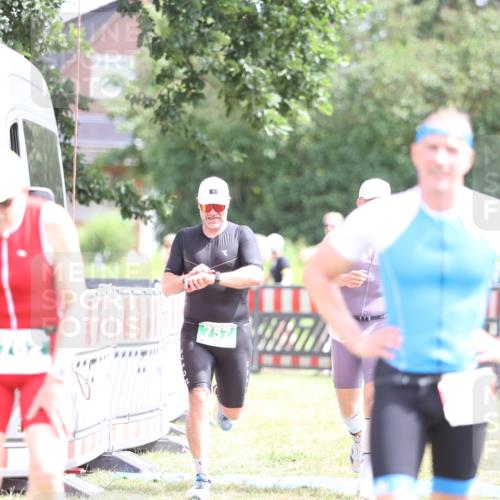 21.06.2026 - 29. Vierlanden-Triathlon Andreas Tolksdorf http://msf.ph/oto/9890503 21.06.2026 13:02:38 Ziel 35, 141, 757, 35, 141, 757 meine-sportfotos.de