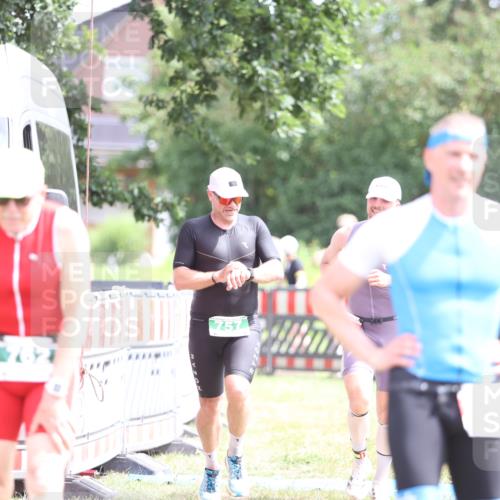 21.06.2026 - 29. Vierlanden-Triathlon Andreas Tolksdorf http://msf.ph/oto/9890506 21.06.2026 13:02:39 Ziel 35, 141, 757, 35, 141, 757 meine-sportfotos.de