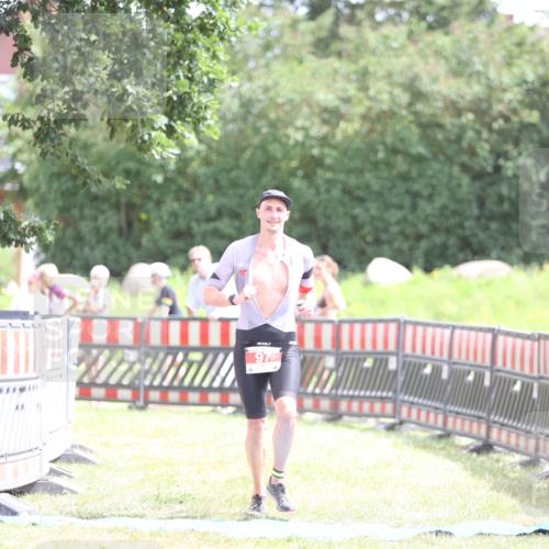 21.06.2026 - 29. Vierlanden-Triathlon Andreas Tolksdorf http://msf.ph/oto/9890507 21.06.2026 13:03:09 Ziel 97, 97 meine-sportfotos.de