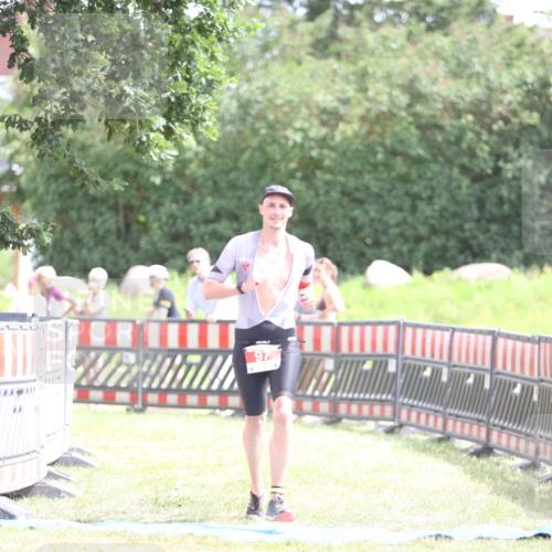 21.06.2026 - 29. Vierlanden-Triathlon Andreas Tolksdorf http://msf.ph/oto/9890508 21.06.2026 13:03:09 Ziel 97, 97 meine-sportfotos.de