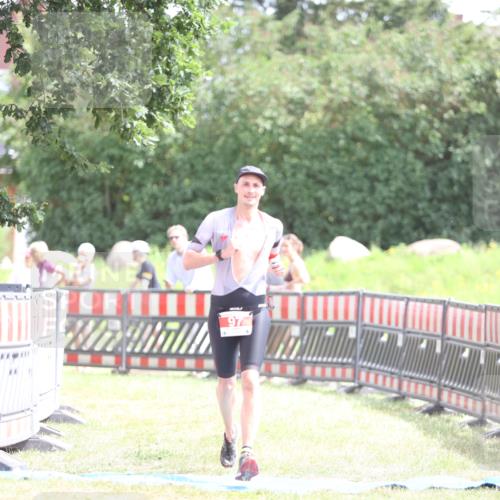 21.06.2026 - 29. Vierlanden-Triathlon Andreas Tolksdorf http://msf.ph/oto/9890509 21.06.2026 13:03:09 Ziel 97, 97 meine-sportfotos.de
