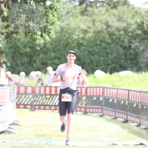 21.06.2026 - 29. Vierlanden-Triathlon Andreas Tolksdorf http://msf.ph/oto/9890510 21.06.2026 13:03:09 Ziel 97, 97 meine-sportfotos.de