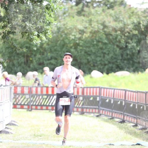 21.06.2026 - 29. Vierlanden-Triathlon Andreas Tolksdorf http://msf.ph/oto/9890511 21.06.2026 13:03:09 Ziel 97, 97 meine-sportfotos.de