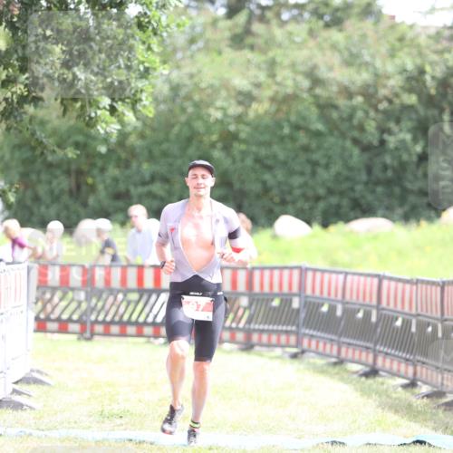 21.06.2026 - 29. Vierlanden-Triathlon Andreas Tolksdorf http://msf.ph/oto/9890512 21.06.2026 13:03:09 Ziel 97, 97 meine-sportfotos.de
