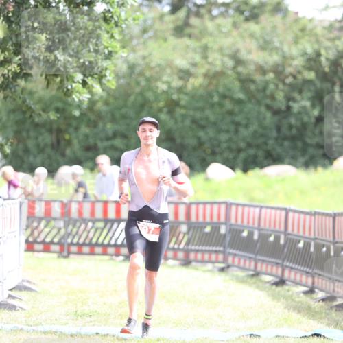 21.06.2026 - 29. Vierlanden-Triathlon Andreas Tolksdorf http://msf.ph/oto/9890513 21.06.2026 13:03:09 Ziel 97, 97 meine-sportfotos.de