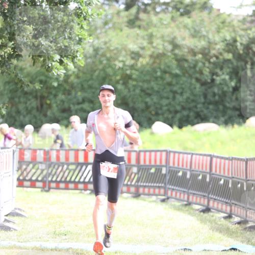 21.06.2026 - 29. Vierlanden-Triathlon Andreas Tolksdorf http://msf.ph/oto/9890514 21.06.2026 13:03:09 Ziel 97, 97 meine-sportfotos.de