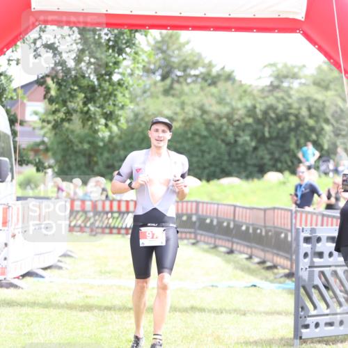 21.06.2026 - 29. Vierlanden-Triathlon Andreas Tolksdorf http://msf.ph/oto/9890517 21.06.2026 13:03:12 Ziel 97, 97 meine-sportfotos.de