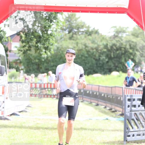 21.06.2026 - 29. Vierlanden-Triathlon Andreas Tolksdorf http://msf.ph/oto/9890521 21.06.2026 13:03:12 Ziel 97, 97 meine-sportfotos.de