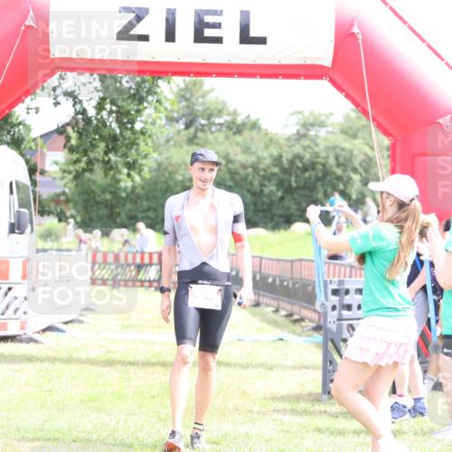 21.06.2026 - 29. Vierlanden-Triathlon Andreas Tolksdorf http://msf.ph/oto/9890522 21.06.2026 13:03:13 Ziel 97, 97 meine-sportfotos.de