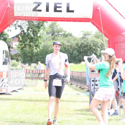 21.06.2026 - 29. Vierlanden-Triathlon Andreas Tolksdorf http://msf.ph/oto/9890523 21.06.2026 13:03:13 Ziel 97, 97 meine-sportfotos.de