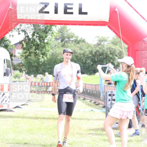 21.06.2026 - 29. Vierlanden-Triathlon Andreas Tolksdorf http://msf.ph/oto/9890524 21.06.2026 13:03:13 Ziel 97, 97 meine-sportfotos.de