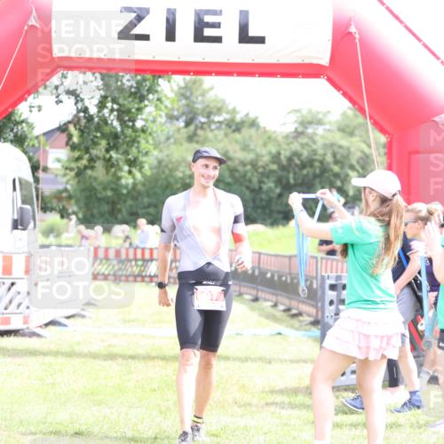21.06.2026 - 29. Vierlanden-Triathlon Andreas Tolksdorf http://msf.ph/oto/9890525 21.06.2026 13:03:13 Ziel 97, 97 meine-sportfotos.de