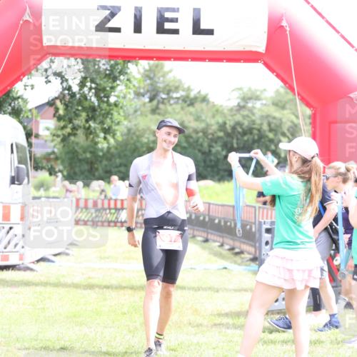 21.06.2026 - 29. Vierlanden-Triathlon Andreas Tolksdorf http://msf.ph/oto/9890526 21.06.2026 13:03:13 Ziel 97, 97 meine-sportfotos.de