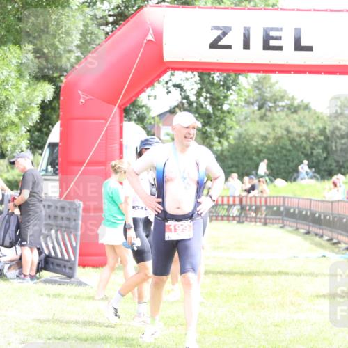 21.06.2026 - 29. Vierlanden-Triathlon Andreas Tolksdorf http://msf.ph/oto/9890551 21.06.2026 13:03:55 Ziel 674, 674 meine-sportfotos.de