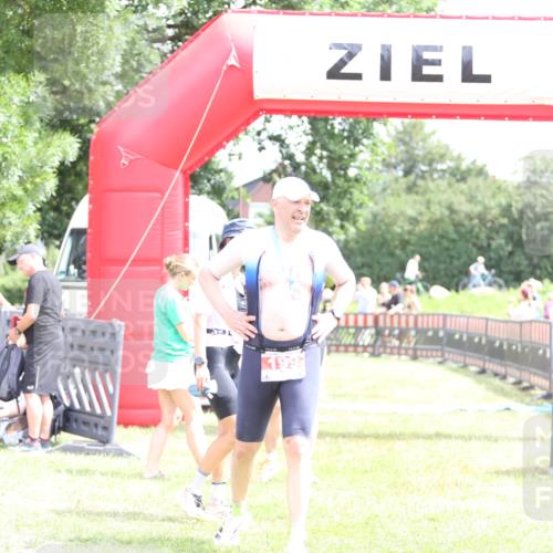 21.06.2026 - 29. Vierlanden-Triathlon Andreas Tolksdorf http://msf.ph/oto/9890552 21.06.2026 13:03:55 Ziel 674, 674 meine-sportfotos.de