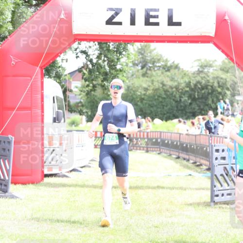 21.06.2026 - 29. Vierlanden-Triathlon Andreas Tolksdorf http://msf.ph/oto/9890554 21.06.2026 13:04:08 Ziel 674, 674 meine-sportfotos.de