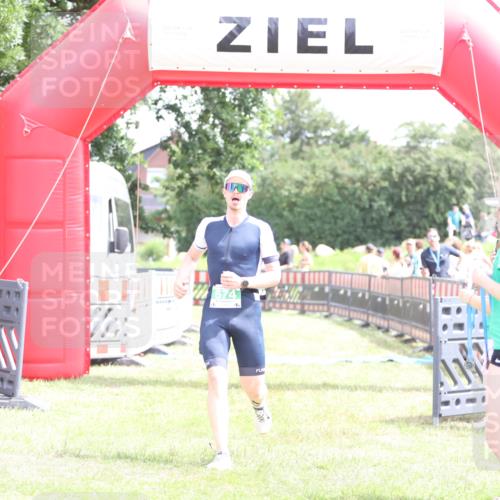 21.06.2026 - 29. Vierlanden-Triathlon Andreas Tolksdorf http://msf.ph/oto/9890555 21.06.2026 13:04:08 Ziel 674, 674 meine-sportfotos.de