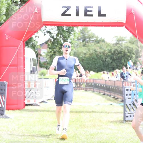 21.06.2026 - 29. Vierlanden-Triathlon Andreas Tolksdorf http://msf.ph/oto/9890559 21.06.2026 13:04:09 Ziel 674, 674 meine-sportfotos.de