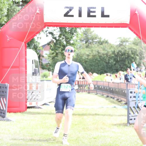 21.06.2026 - 29. Vierlanden-Triathlon Andreas Tolksdorf http://msf.ph/oto/9890560 21.06.2026 13:04:09 Ziel 674, 674 meine-sportfotos.de