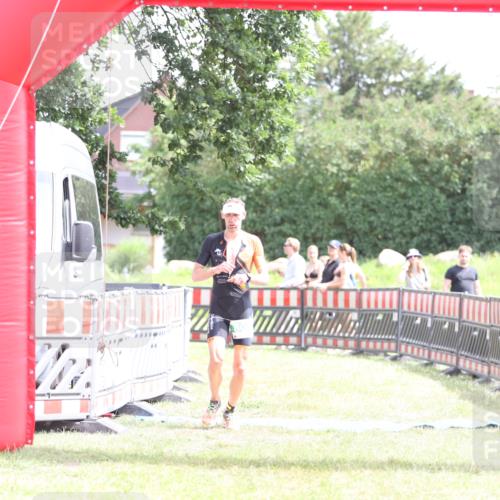 21.06.2026 - 29. Vierlanden-Triathlon Andreas Tolksdorf http://msf.ph/oto/9890561 21.06.2026 13:04:28 Ziel 808, 808 meine-sportfotos.de