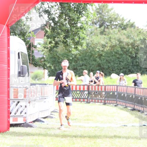 21.06.2026 - 29. Vierlanden-Triathlon Andreas Tolksdorf http://msf.ph/oto/9890567 21.06.2026 13:04:28 Ziel 808, 808 meine-sportfotos.de