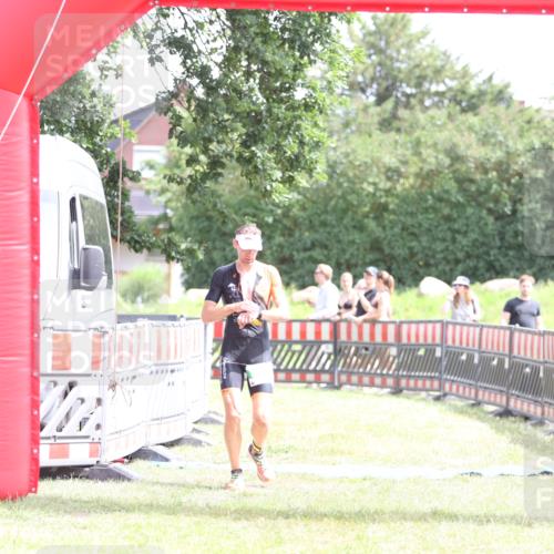 21.06.2026 - 29. Vierlanden-Triathlon Andreas Tolksdorf http://msf.ph/oto/9890568 21.06.2026 13:04:28 Ziel 808, 808 meine-sportfotos.de
