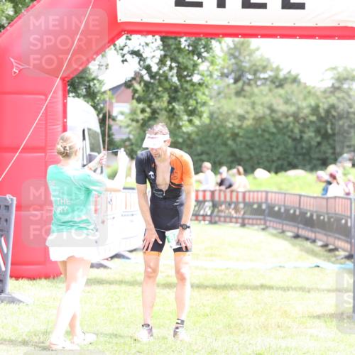 21.06.2026 - 29. Vierlanden-Triathlon Andreas Tolksdorf http://msf.ph/oto/9890569 21.06.2026 13:04:35 Ziel  meine-sportfotos.de