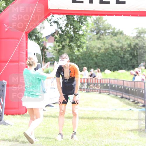 21.06.2026 - 29. Vierlanden-Triathlon Andreas Tolksdorf http://msf.ph/oto/9890572 21.06.2026 13:04:35 Ziel  meine-sportfotos.de